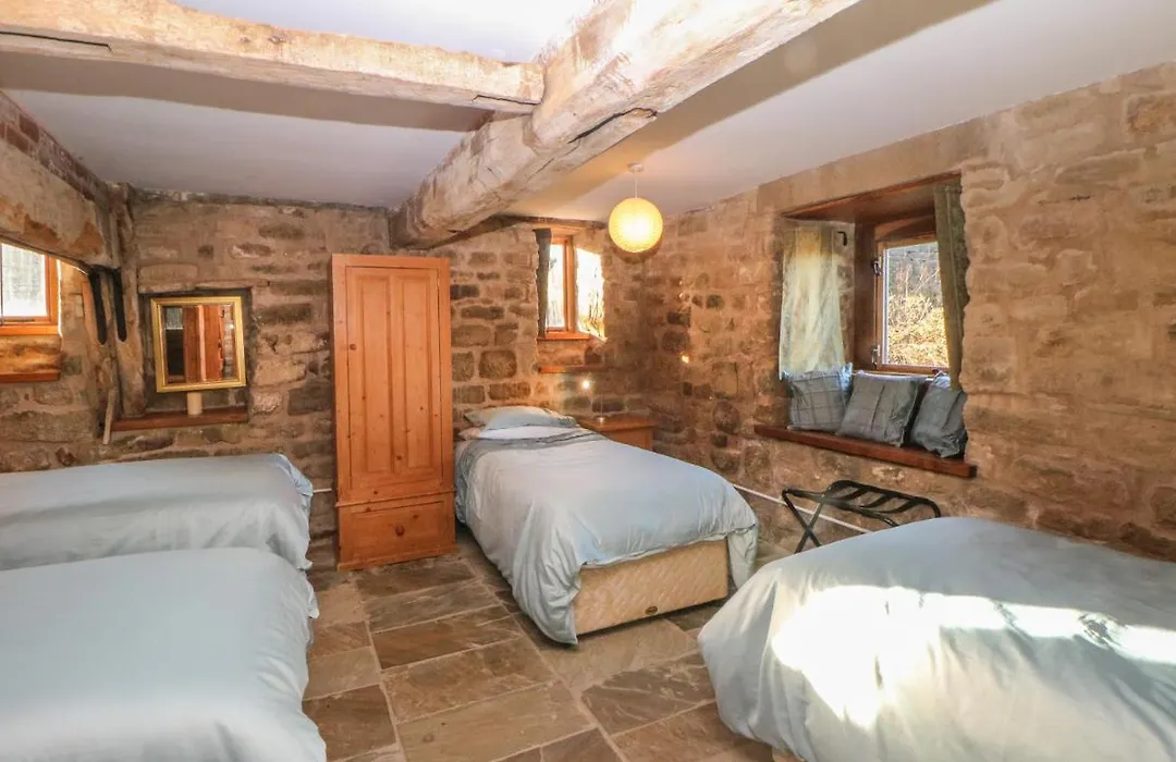 Wyndell Cruck Cottage-1